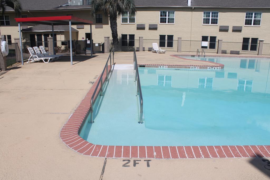 Bays Inn And Suites Baytown Bagian luar foto